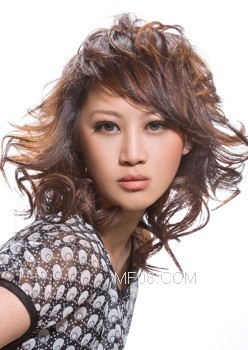 长发女生纹理烫发型图片(4)