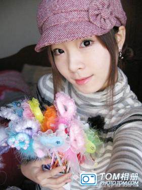 Ϊ̷βεĹϵëУɺ󣬿ϼԼ1ǮСƷ˫ִڷλãͷҫȻâ