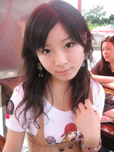 Ϊ̷βεĹϵëУɺ󣬿ϼԼ1ǮСƷ˫ִڷλãͷҫȻâ