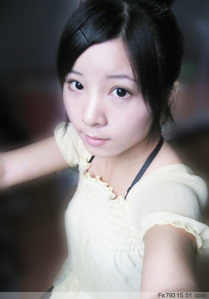 Ϊ̷βεĹϵëУɺ󣬿ϼԼ1ǮСƷ˫ִڷλãͷҫȻâ