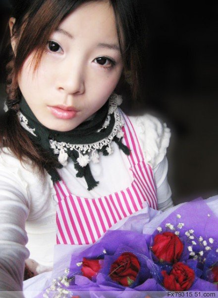 Ϊ̷βεĹϵëУɺ󣬿ϼԼ1ǮСƷ˫ִڷλãͷҫȻâ